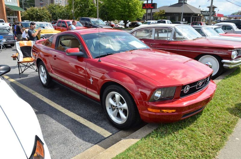 cruisin-the-strip-ford-style-in-pigeon-forge-0132