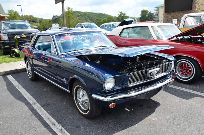 cruisin-the-strip-ford-style-in-pigeon-forge-0133