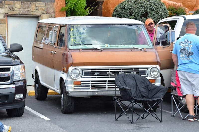 cruisin-the-strip-ford-style-in-pigeon-forge-0136