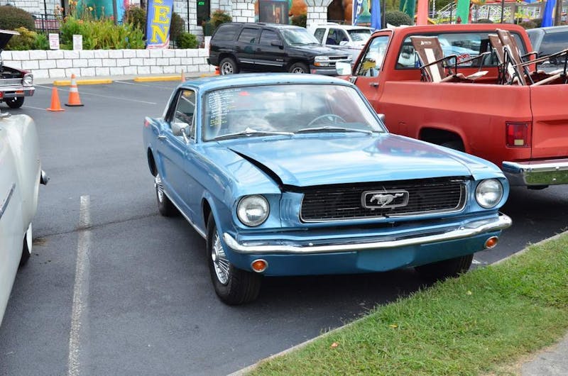cruisin-the-strip-ford-style-in-pigeon-forge-0137