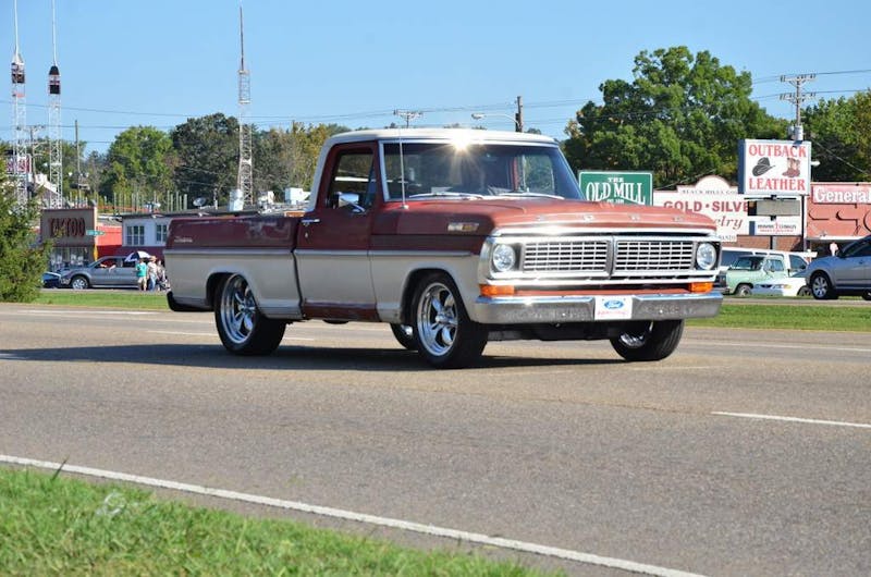 cruisin-the-strip-ford-style-in-pigeon-forge-0152