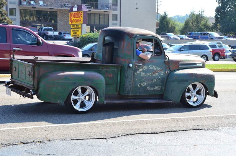 cruisin-the-strip-ford-style-in-pigeon-forge-0173