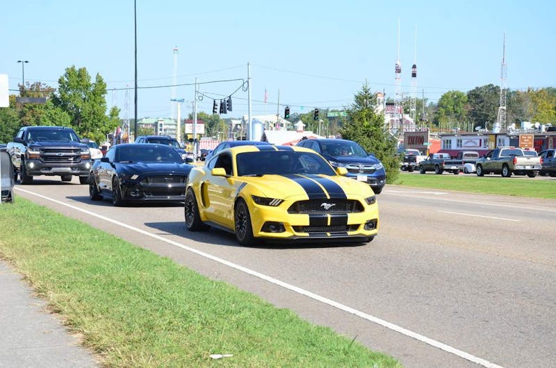 cruisin-the-strip-ford-style-in-pigeon-forge-0175