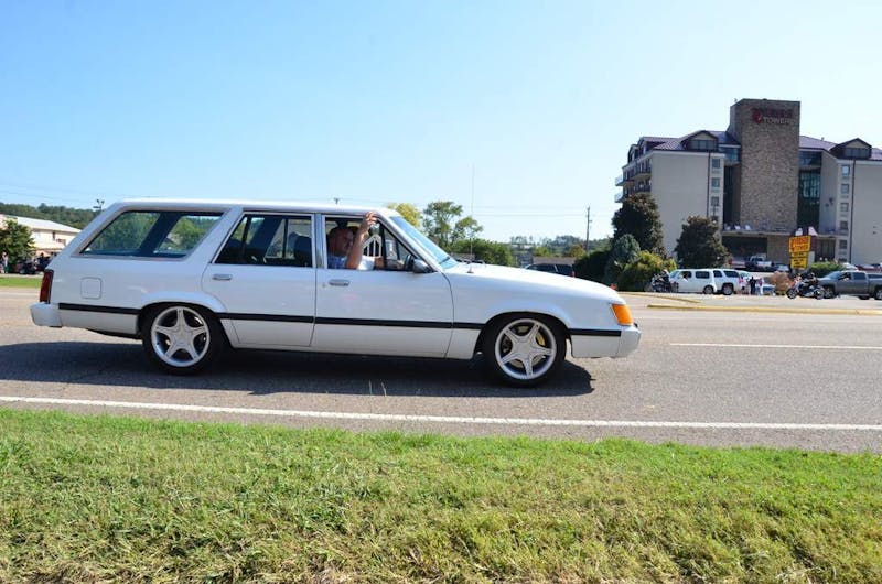 cruisin-the-strip-ford-style-in-pigeon-forge-0180