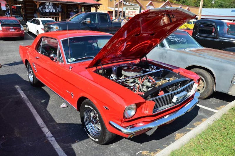 cruisin-the-strip-ford-style-in-pigeon-forge-0184