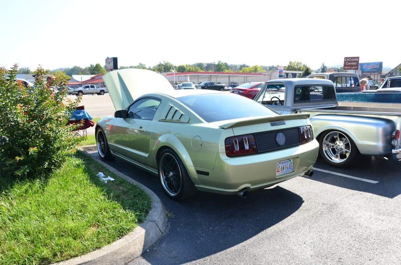 cruisin-the-strip-ford-style-in-pigeon-forge-0188