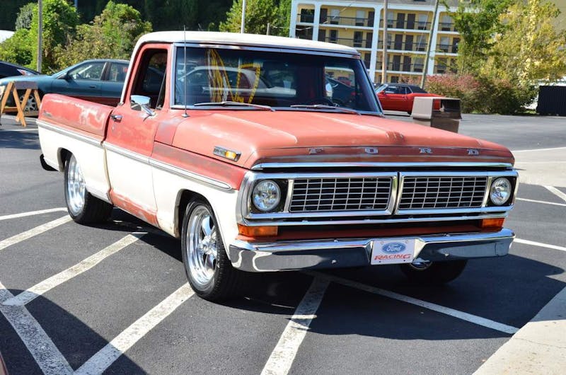 cruisin-the-strip-ford-style-in-pigeon-forge-0196