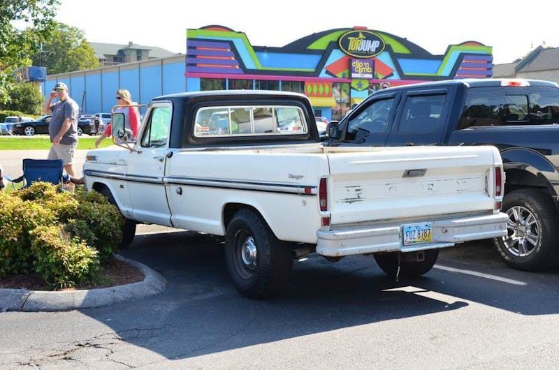 cruisin-the-strip-ford-style-in-pigeon-forge-0203