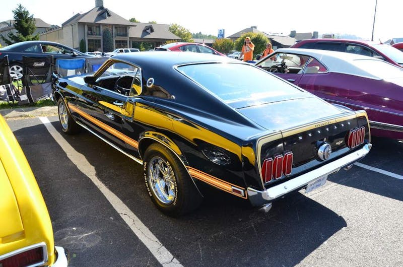 cruisin-the-strip-ford-style-in-pigeon-forge-0204