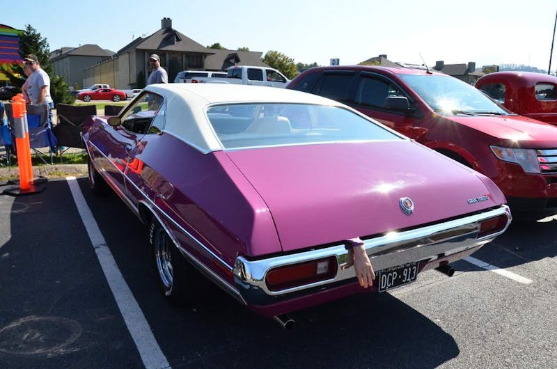 cruisin-the-strip-ford-style-in-pigeon-forge-0205