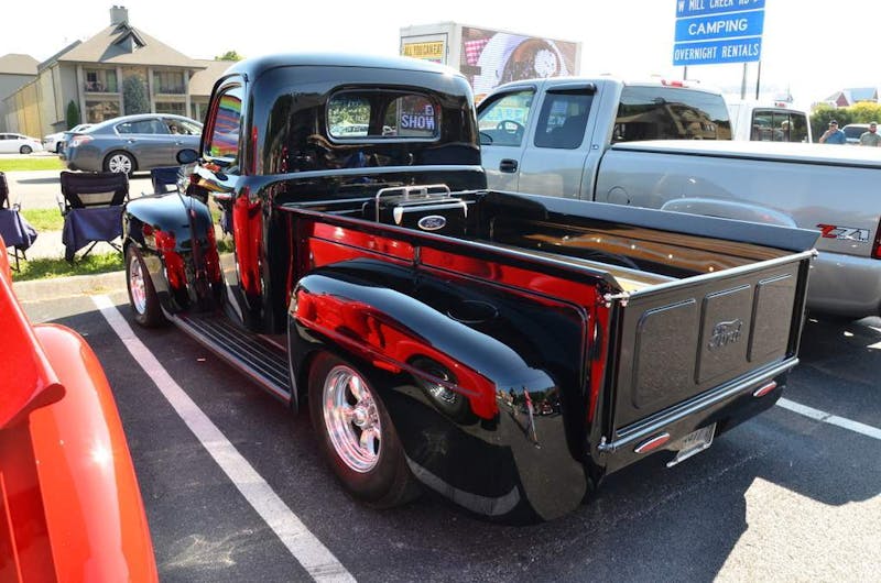 cruisin-the-strip-ford-style-in-pigeon-forge-0206