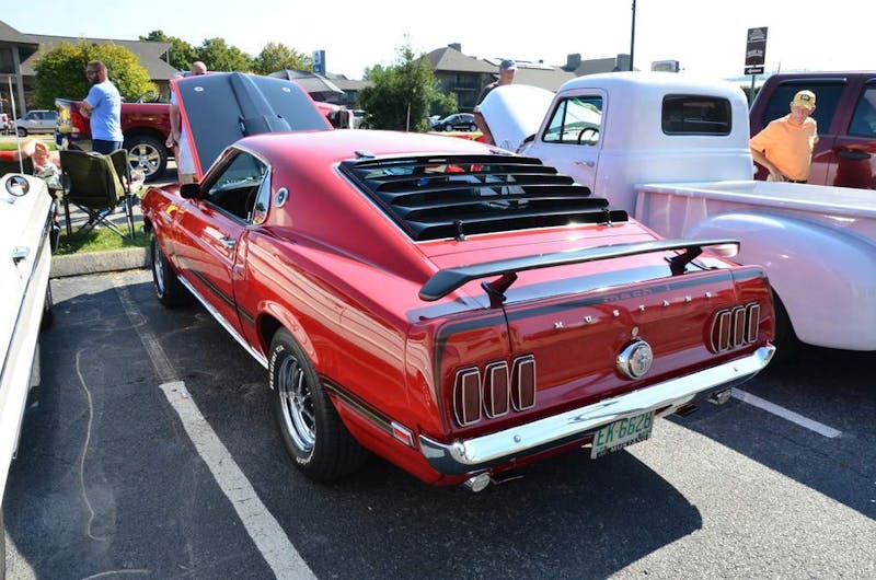 cruisin-the-strip-ford-style-in-pigeon-forge-0208