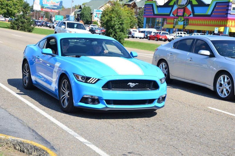 cruisin-the-strip-ford-style-in-pigeon-forge-0212