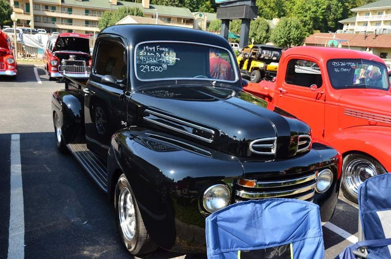 cruisin-the-strip-ford-style-in-pigeon-forge-0213