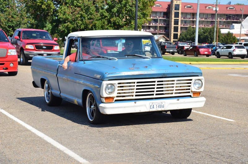 cruisin-the-strip-ford-style-in-pigeon-forge-0215