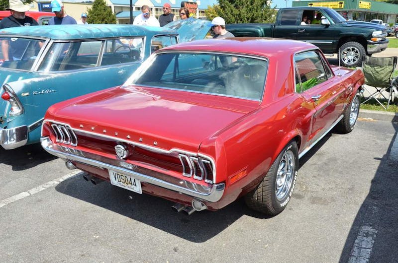 cruisin-the-strip-ford-style-in-pigeon-forge-0225