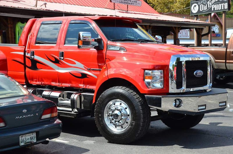 cruisin-the-strip-ford-style-in-pigeon-forge-0229