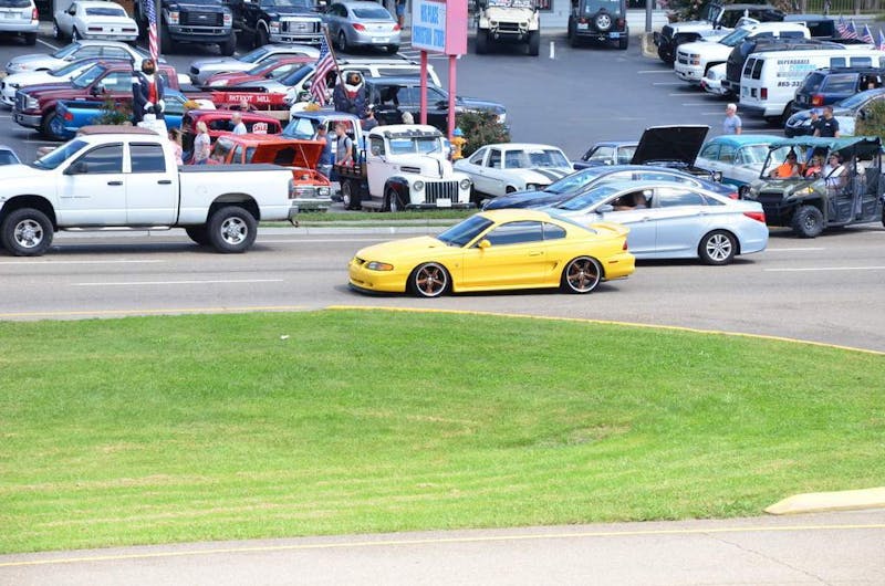 cruisin-the-strip-ford-style-in-pigeon-forge-0231