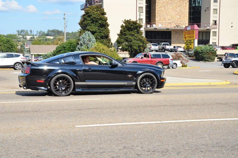 cruisin-the-strip-ford-style-in-pigeon-forge-0238
