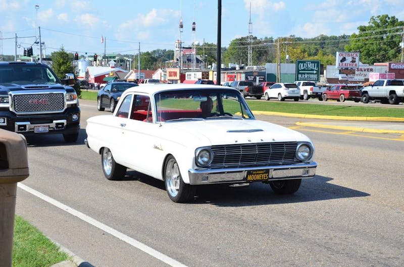 cruisin-the-strip-ford-style-in-pigeon-forge-0243