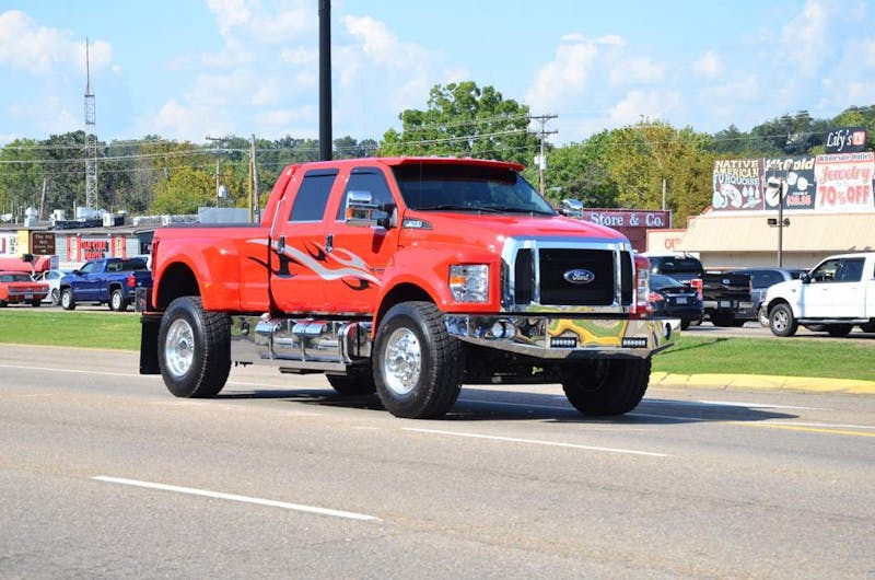 cruisin-the-strip-ford-style-in-pigeon-forge-0244