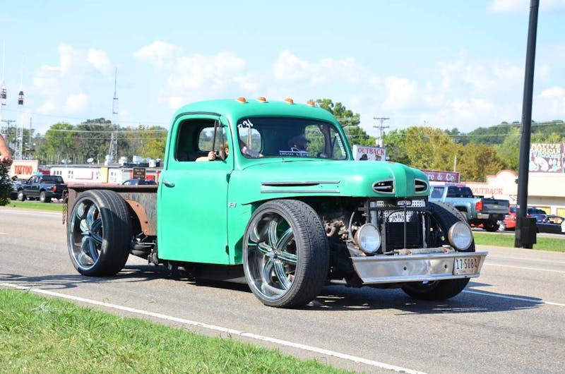 cruisin-the-strip-ford-style-in-pigeon-forge-0251