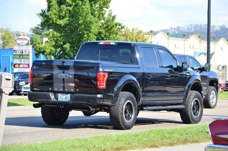 cruisin-the-strip-ford-style-in-pigeon-forge-0259