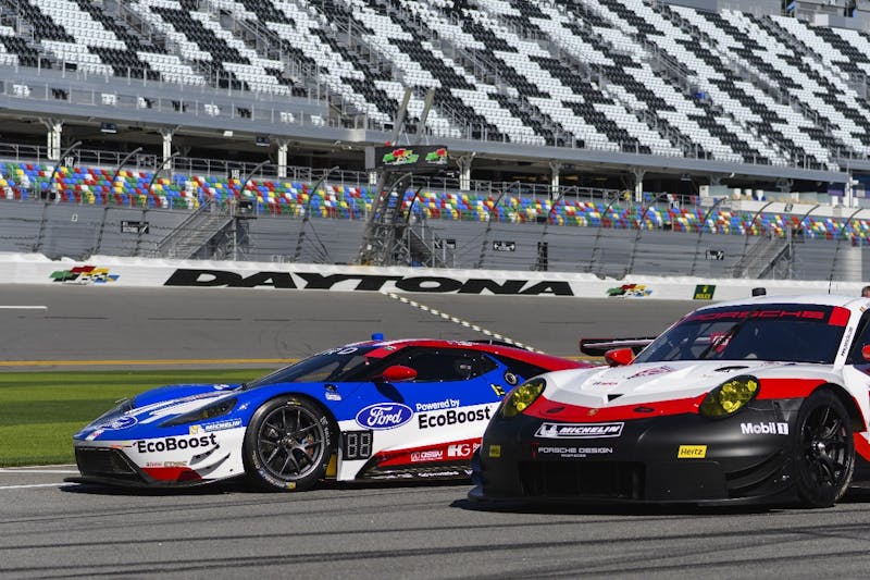 Ford-GT-Races-IMSA-Daytona-8872o