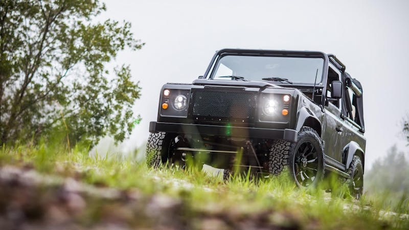 Video-The-Honey-Badger-is-a-LR-Defender-with-Corvette-heart-2