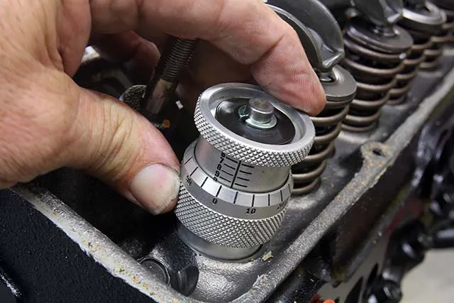 Note that the retainer is small enough that it drops inside the top of the mic. Depending upon the style micrometer, this step will be either 0.100 or 0.150-inch. This must be subtracted from the indicated height because the retainer height is reduced by the depth of the step.