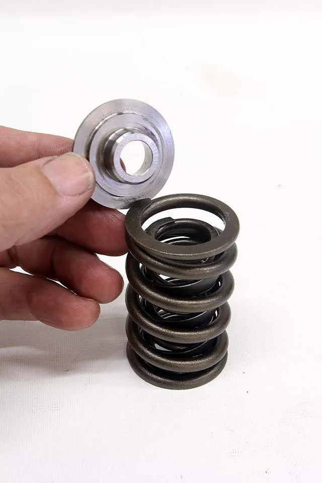 Specific springs also require dedicated retainers both to adequately locate the spring and also to ensure optimal performance. It’s important that the step in the retainer contacts the inner spring on a dual spring application to create the proper spring loads. The retainer should fit snugly into the spring. Never use a screwdriver to pry on a spring. Use only a soft plastic pry tool to free the retainer.