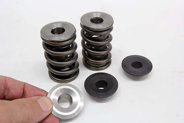 We measured 10 steel big-block retainers against 10 titanium retainers and then divided by 10 to get a weight difference. Each steel retainer weighed 36.5 grams while the Comp titanium versions for the same 1.550-inch spring weighed only 17.5 grams. That’s more than a 50 percent reduction, which equates to better valve control at higher engine speeds.