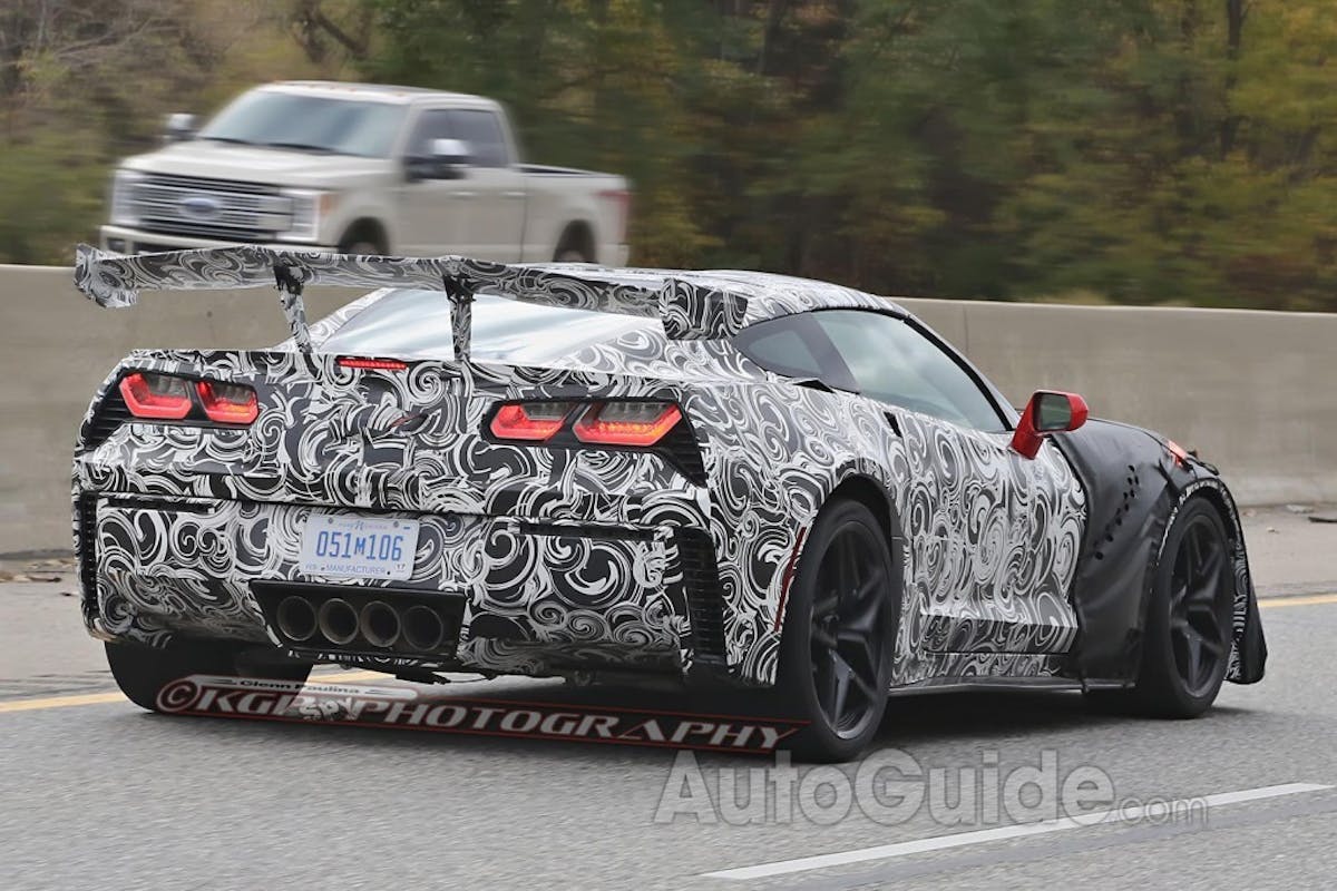 chevy-corvette-zr1-spy-shots-11-1024x683