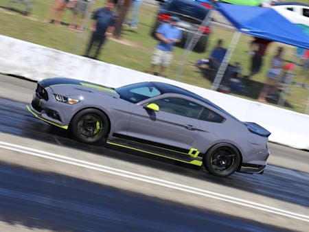fans-swarm-mustang-weeks-new-drag-racing-venue-0016 fans-swarm-mustang-weeks-new-drag-racing-venue-0016