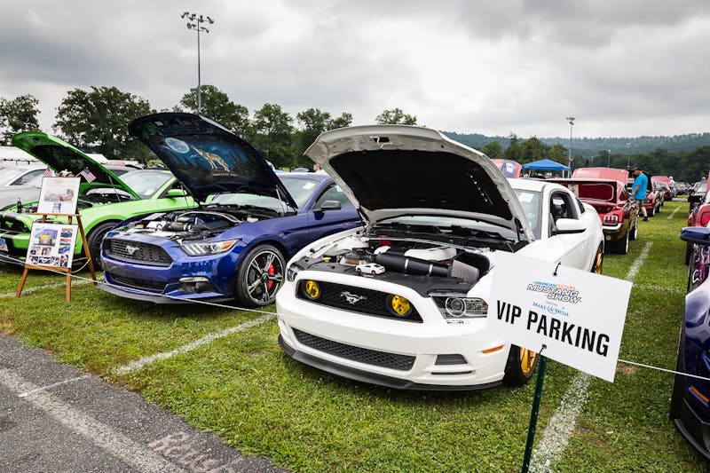 mustangs-invade-maple-grove-at-massive-americanmuscle-show-0046