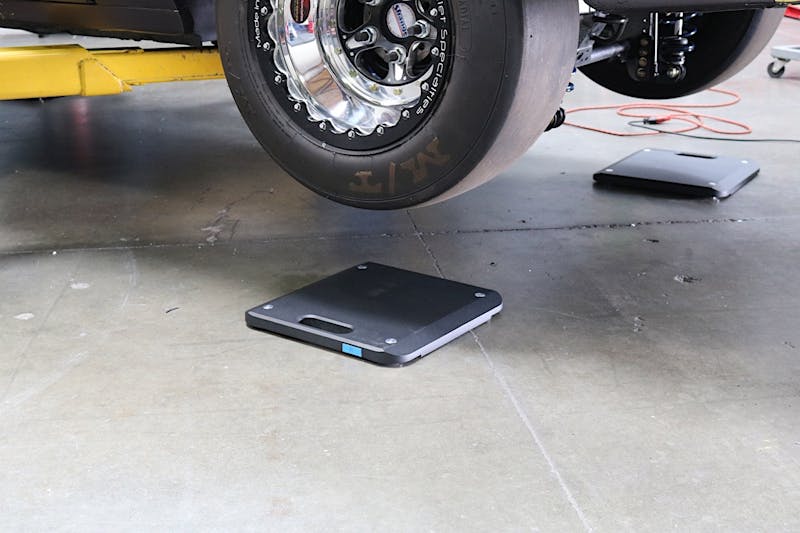 we-take-a-look-at-proforms-7000-lb-slim-wireless-scales-0018