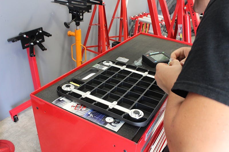 we-take-a-look-at-proforms-7000-lb-slim-wireless-scales-0034