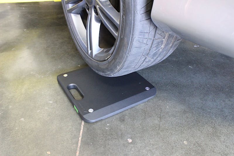 we-take-a-look-at-proforms-7000-lb-slim-wireless-scales-0035