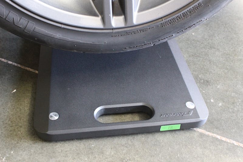 we-take-a-look-at-proforms-7000-lb-slim-wireless-scales-0036