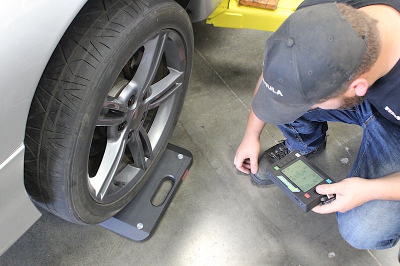 we-take-a-look-at-proforms-7000-lb-slim-wireless-scales-0042