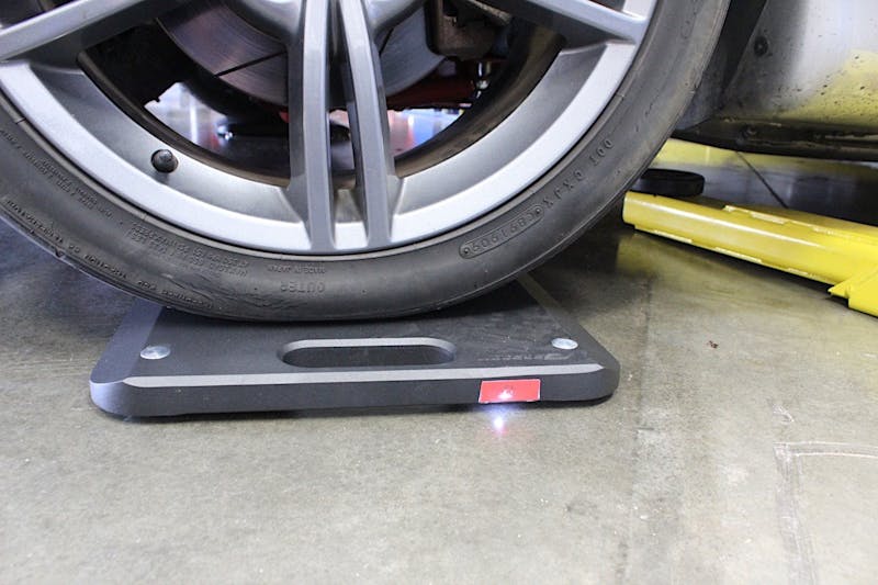 we-take-a-look-at-proforms-7000-lb-slim-wireless-scales-0044