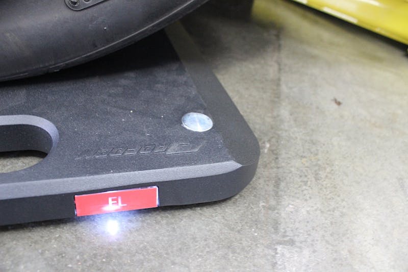 we-take-a-look-at-proforms-7000-lb-slim-wireless-scales-0045