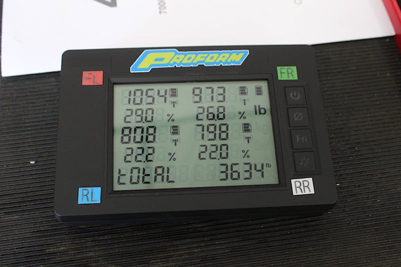 we-take-a-look-at-proforms-7000-lb-slim-wireless-scales-0049