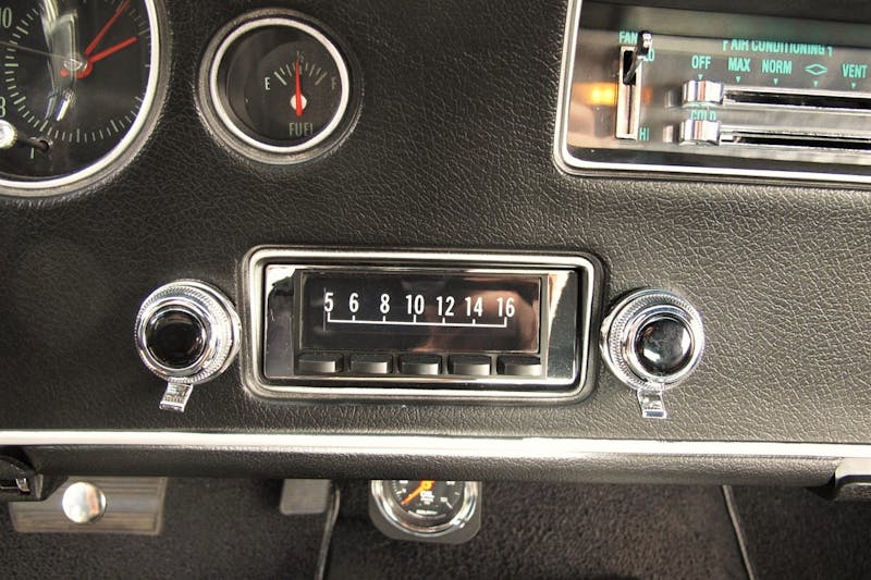 friends-and-family-come-together-to-build-this-awesome-70-chevelle-0024