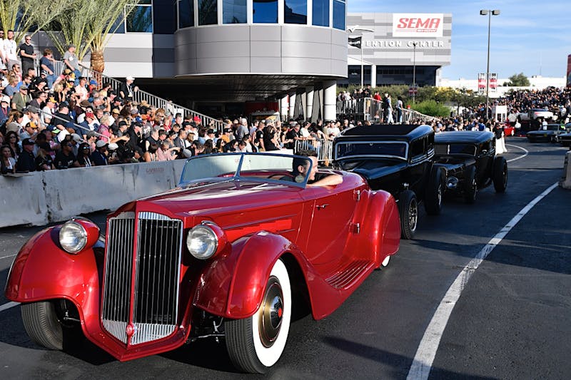 sema-2017-cruising-through-the-convention-center-to-sema-ignited-0007