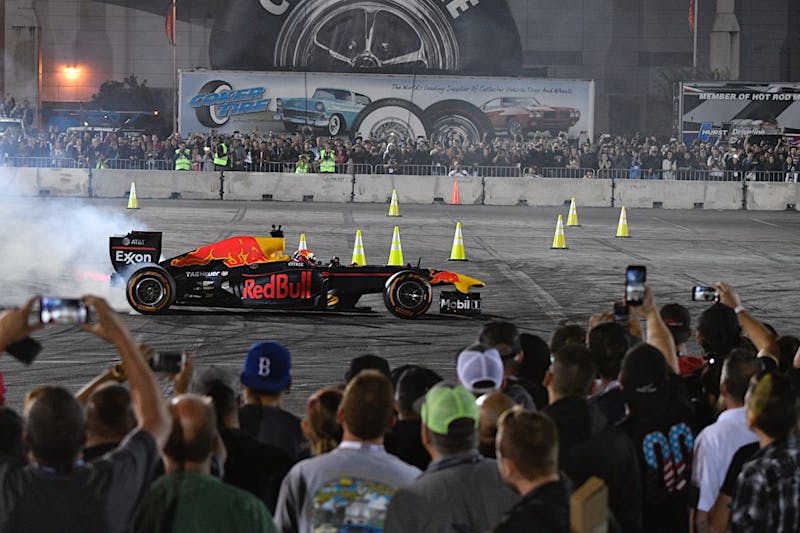 sema-2017-cruising-through-the-convention-center-to-sema-ignited-0009