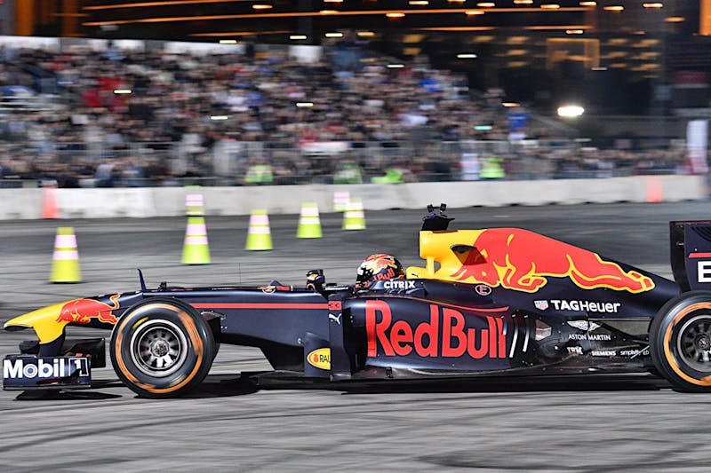 sema-2017-cruising-through-the-convention-center-to-sema-ignited-0010