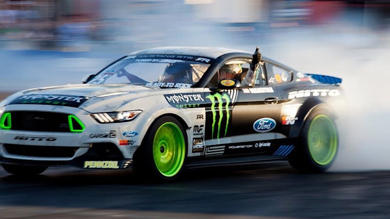 sema-2017-cruising-through-the-convention-center-to-sema-ignited-0011