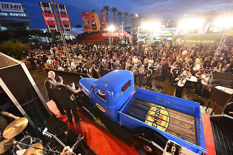 sema-2017-cruising-through-the-convention-center-to-sema-ignited-0012