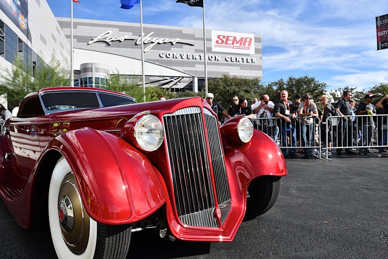 sema-2017-cruising-through-the-convention-center-to-sema-ignited-0013
